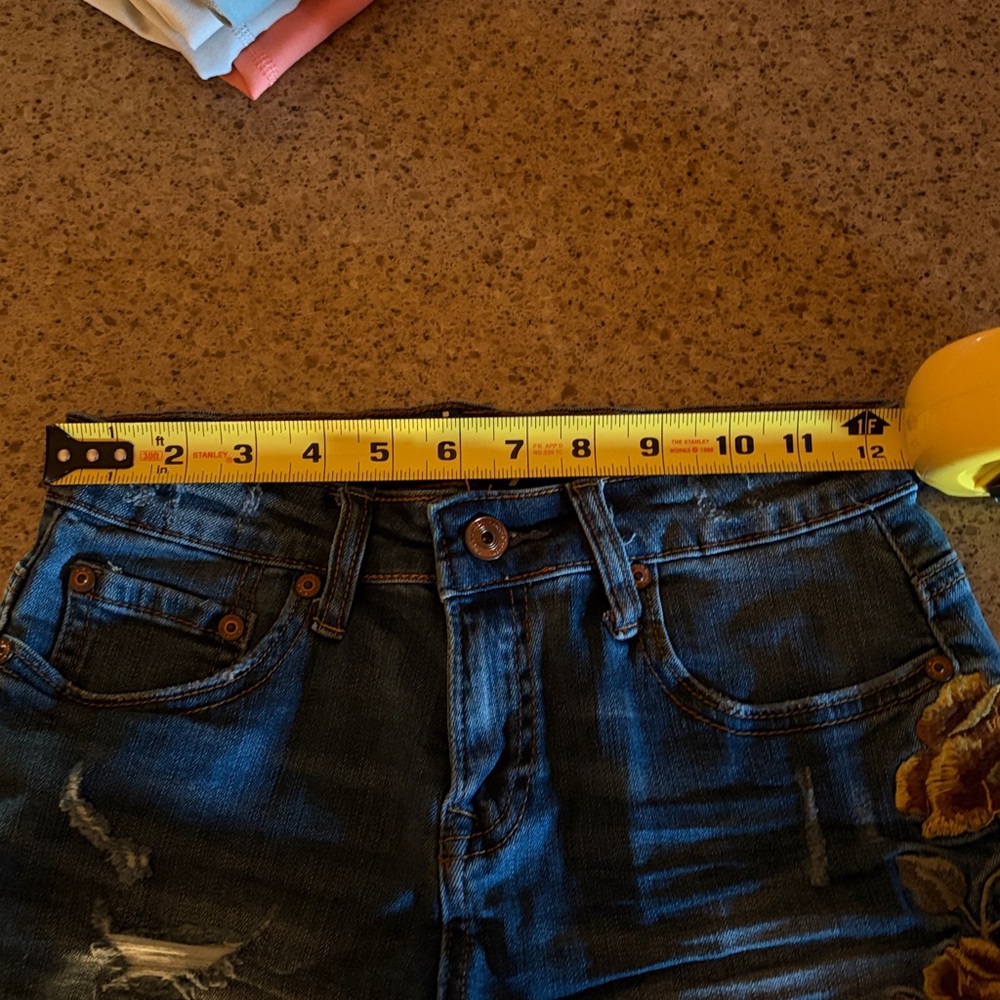 Hippie Laundry mid rise shortie flower shorts - Picture 5 of 6